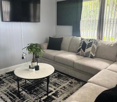 West Little River Apartment | Suite Dreams Miami