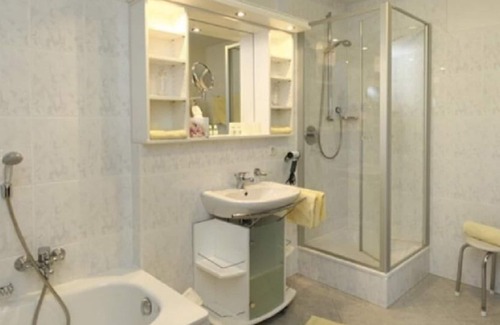 Bad Fuessing Apartment | Suite für 2 Personen (65qm) mit Balkon/Terrasse und separater Küche