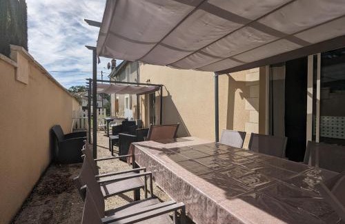 Neuvy-Saint-Sepulchre Bed & Breakfast | Suite familiale privée avec 3 chambres, sdb, wc partagés et petit-déjeuner inclus - FR-1-591-609