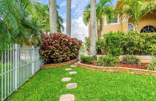 SilverLakes Apartment | Suite for 2 . Water views ,parking space ,great location
