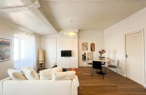 Republique - Tolstoi Apartment | Suite Franklein
