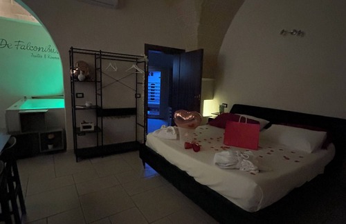 Pulsano Bed & Breakfast | Suite Il Vico – Charming Spa Suite with Jacuzzi, Sauna and Quadruple Room