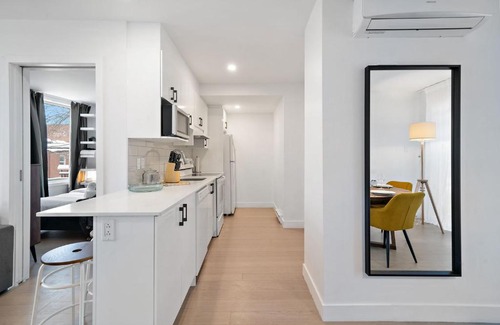 Plateau Mont Royal Apartment | Suite In The Heart Of Le Plateau - 201