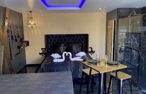 Frenouville Bed & Breakfast | Suite Jacuzzi 50 Nuances