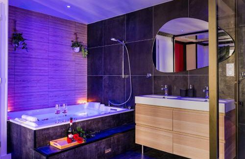 Ampuis Apartment | Suite Jean Jaurès - Love Room