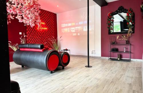 Saint-Die Apartment | Suite Jeux d’Amour Jacuzzi/Love Room