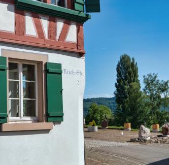 Kadelburg Apartment | Suite Kelnhof Patio - Cozy Riverside Apartment