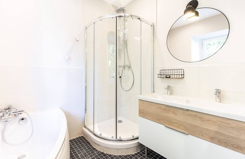 Villiers-le-Bacle Bed & Breakfast | SUITE L'AVENUE