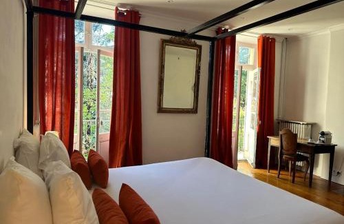 Nyons Bed & Breakfast | Suite La Duchesse - SPA-JACUZZI - MASSAGE- SAUNA - 4 SAISONS - Piscine chauffée Toute l'année - 800m centre ville
