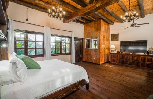 Esterito Bed & Breakfast | Suite Leonardo, luxury and comfort close to the malecon. Breakfast included