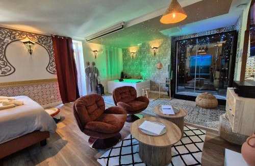 Serrieres Apartment | Suite Luxe Spa Balneo Sauna Hammam Projecteur