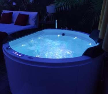 Noicattaro Apartment | Suite Maison Tropical 2 - Apulian Experience