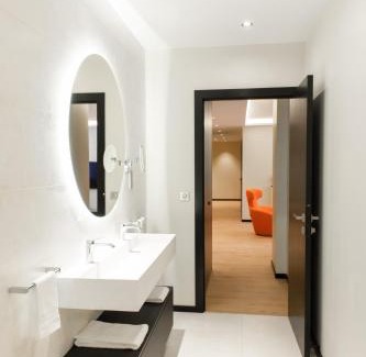 Dijon Centre Ville Apartment | Suite Montrachet 4 personnes vue cathédrale 1 Place de parking