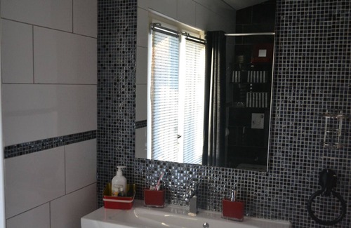 Flassans-sur-Issole House | SUITE OF 30 M2 IDEAL FOR COUPLE INDEPENDENT ENTRY INTO INDIVIDUAL HOUSE