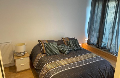 Chassieu House | Suite parentale avec salle de bains et toilettes privées