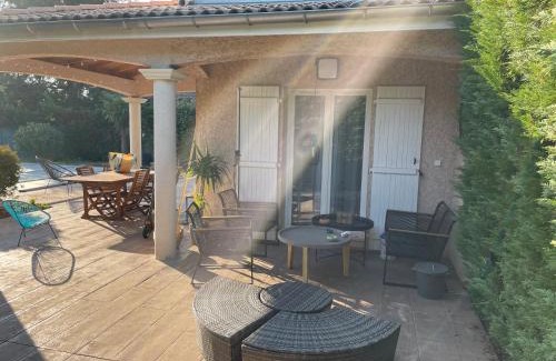 Chassieu House | Suite parentale avec salle de bains et toilettes privées