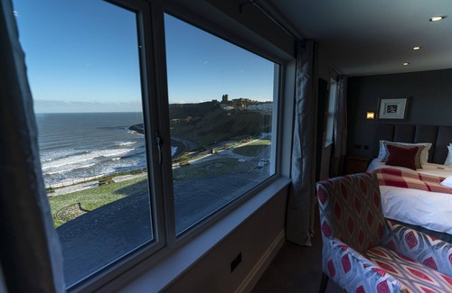 Scarborough Apartment | Suite Penthouse Ensuite with Sea View