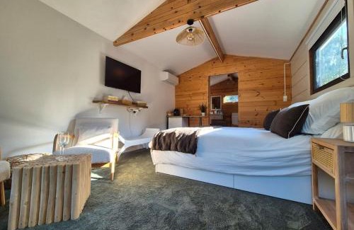 Banne Ski Chalet | Suite privée indépendante en bois- Sud Ardèche