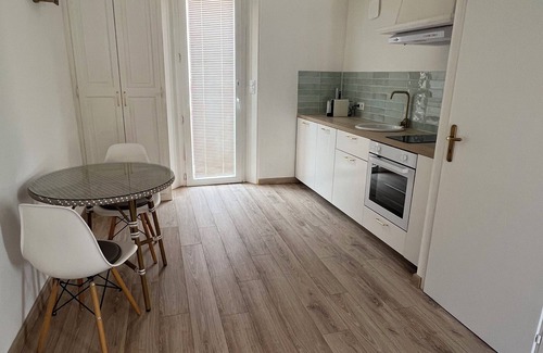 La Londe-les-Maures Apartment | Suite Romantique Bohème Chic Avec Bain à Remous