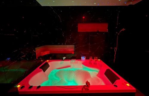 Bastide Giraud Apartment | Suite romantique SPICY LOVE - proche Nice et Cannes - Jacuzzi privatif - French Riviera - luxe
