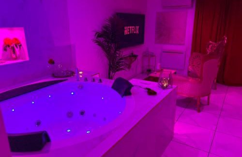 Gares Apartment | Suite romantique avec jaccuzy à la gare de Montpellier