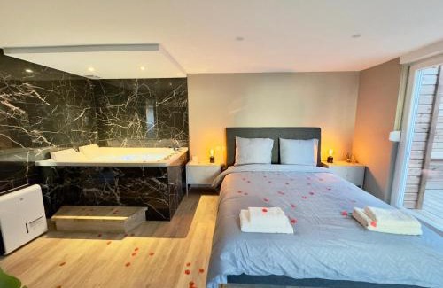 Cuincy Apartment | Suite Romantique - Balneo Privé - Parking