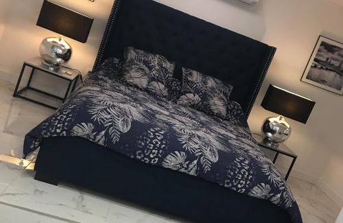 Brue-Auriac Bed & Breakfast | Suite Saint Esteve avec balneo au cœur d'un hameau