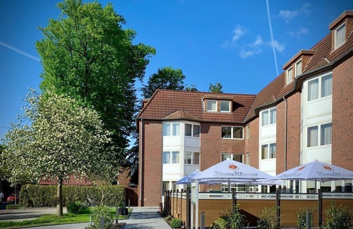 Center House | Suite, shower or bath, WC - Hotel Stadt Aurich
