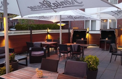 Center House | Suite, shower or bath, WC - Hotel Stadt Aurich