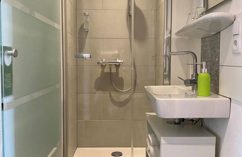 Fichtelberg Apartment | Suite, shower, toilet, balcony - Hotel Schönblick