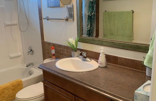 Red Deer Apartment | Suite Verde - Relaxing 2 Bedroom
