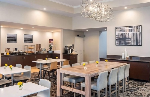 Brentwood Apartment | Suite w/Free Breakfast, Pets Are Welcome, Short Drive To Johnny Cash Museum!