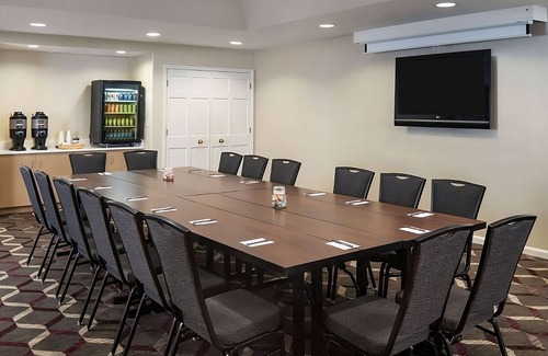 Brentwood Apartment | Suite w/Free Breakfast, Pets Are Welcome, Short Drive To Johnny Cash Museum!