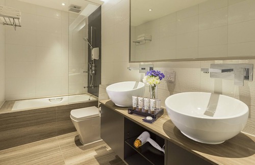 Kwai Chung House | Suite with 3 beds & 1 sofa bed, FREE WiFi & GYM