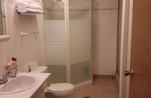 Airdrie House | Suite With Private Entrance 20 min to YYC Airport
