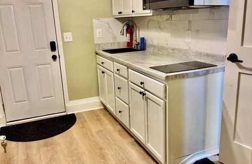 South Redlands House | Suite with separate entrance, Ac and kitchenette