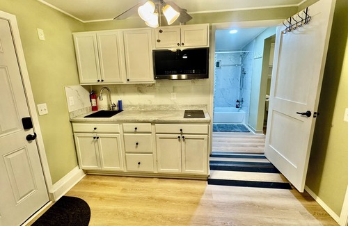 South Redlands House | Suite with separate entrance, Ac and kitchenette