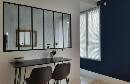 Remiremont House | Suite Yves Klein - proche gare et centre-ville- entrée privée