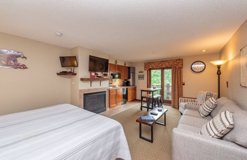 Thayerville Apartment | Suites at Silver Tree A213: Studio Suite with Lake View, Sleeps 4, Cozy Fireplac