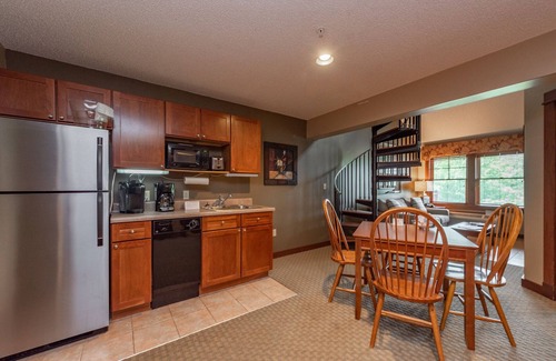 Thayerville Apartment | Suites at Silver Tree A311: One Bedroom King Suite with Loft and Lake View!