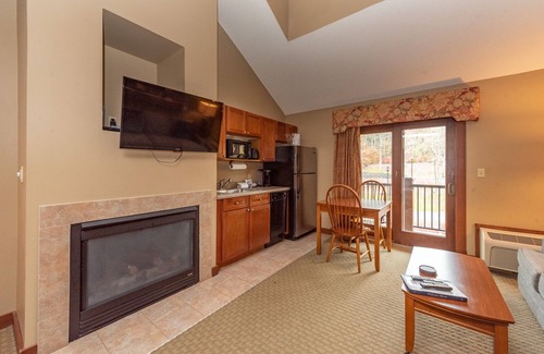 Thayerville Apartment | Suites at Silver Tree A316: Suite with Loft, Sleeps 6, with Fireplace!
