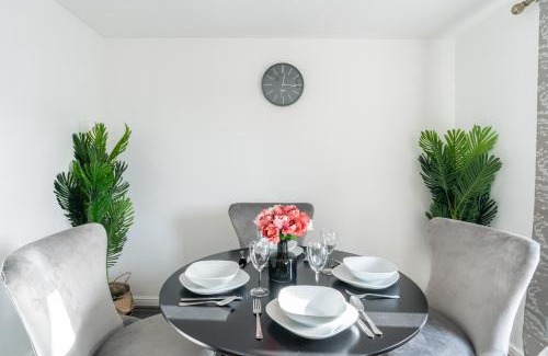 Abbey Wood Apartment | Suites by Rehoboth - Abbey Wood Station - London Zone 4