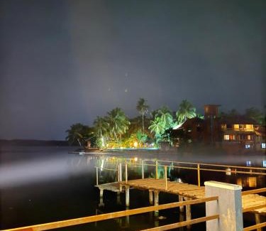 Tonse West House | Suites by the Glasswater homestay