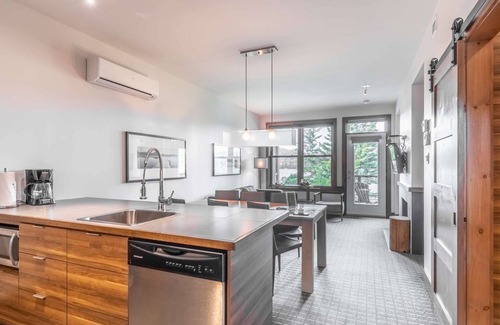 Lac Superieur Village Condo | Suites-sur-Lac 2-Bedroom Deluxe Suite: