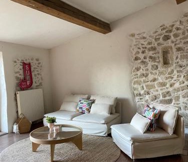 Ventenac-Cabardes Bed & Breakfast | Suites zen dans maison d'hôtes avec piscine intérieure et jardin