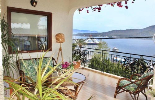 Galatas Apartment | SuiteViewPoros