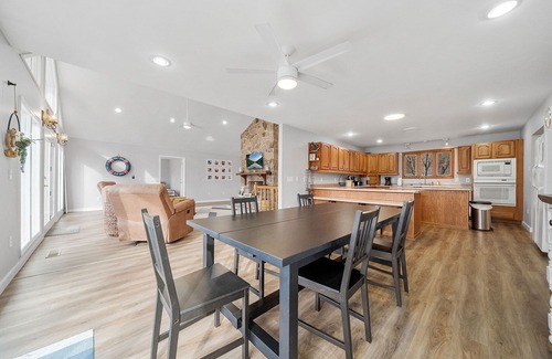 Big Creek House | Suits Us Too with its easy access to private dock on Norris Lake Big Creek