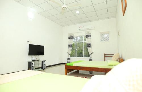 Anuradhapura Apartment | Sujee's Guest House with Two Bed Rooms