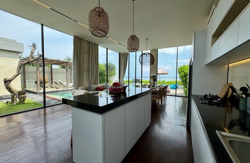 Abang Villa | Sukawati Beachfront 3 BDR Villa Private Pool Equipped Kitchen Free Wifi (Nakula)