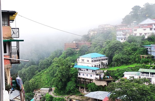 The Mall Road House | Sukoon Homestay with 6-bedroom, Cafe, WiFi on Mall Road Mussoorie